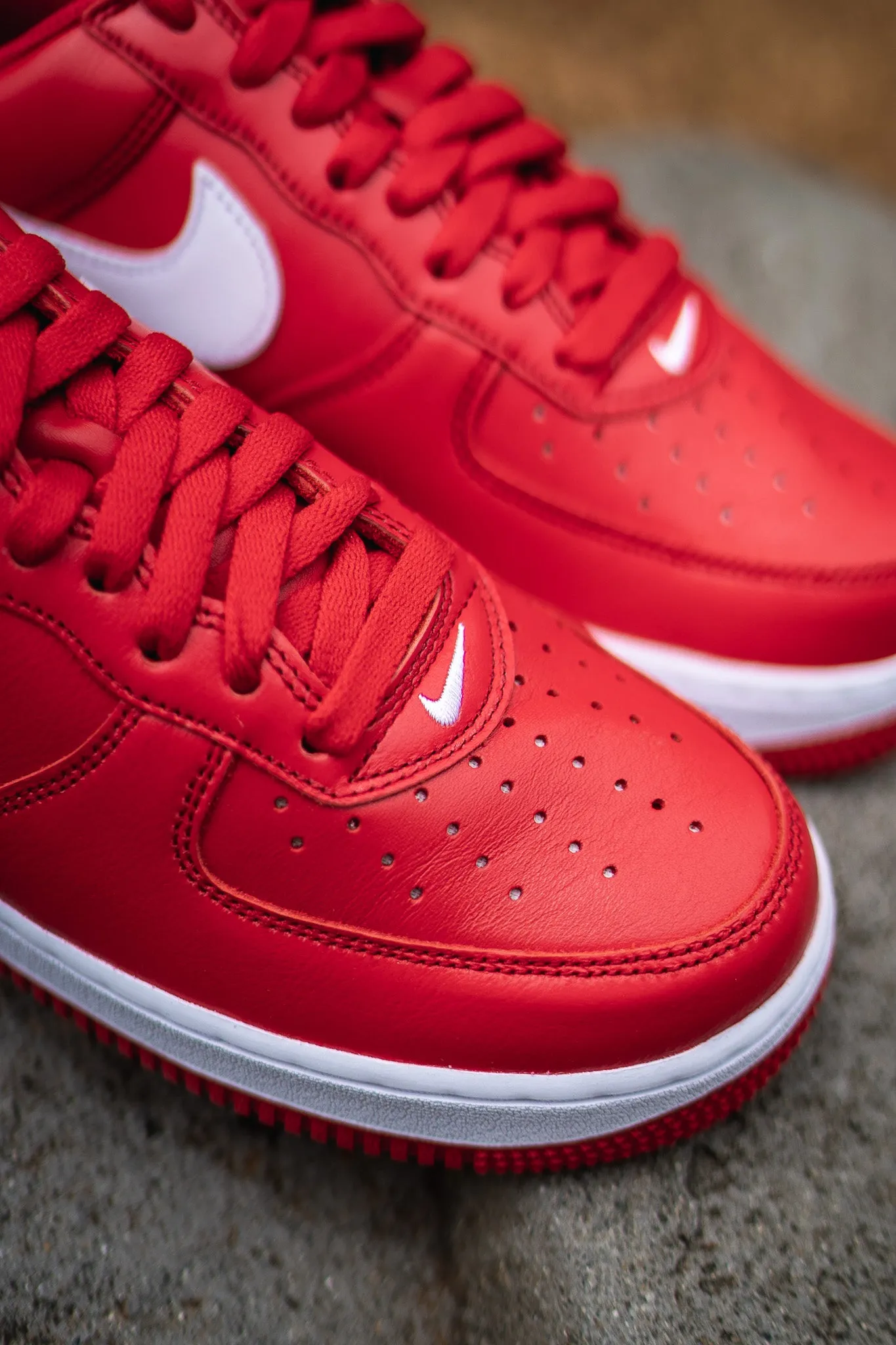 Mens Nike Air Force 1 Low Retro QS (University Red)