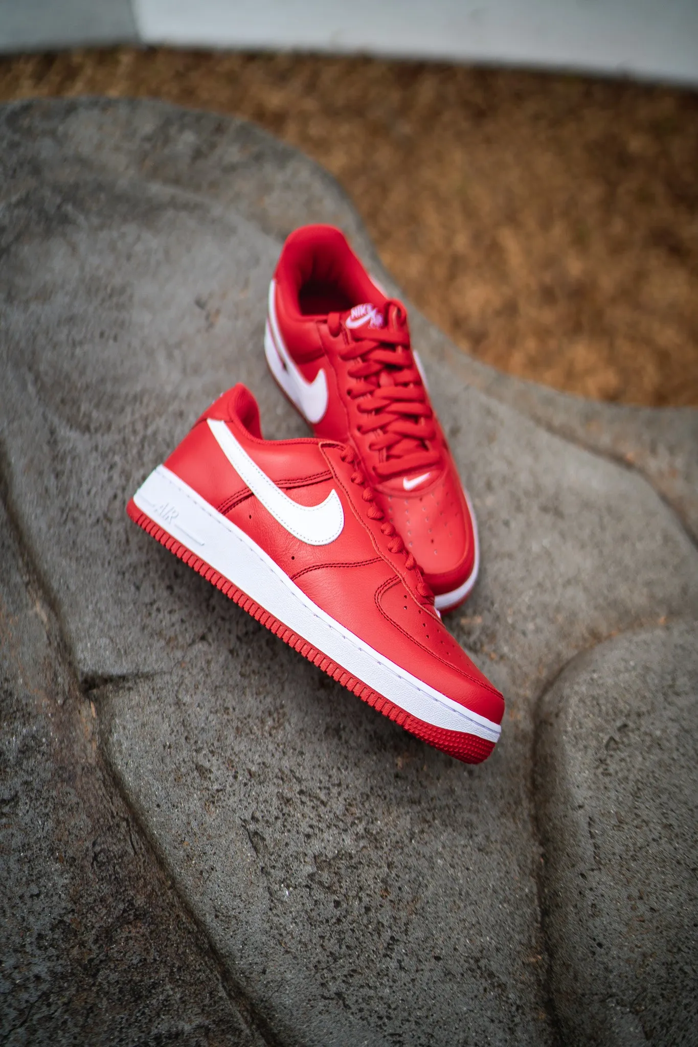 Mens Nike Air Force 1 Low Retro QS (University Red)