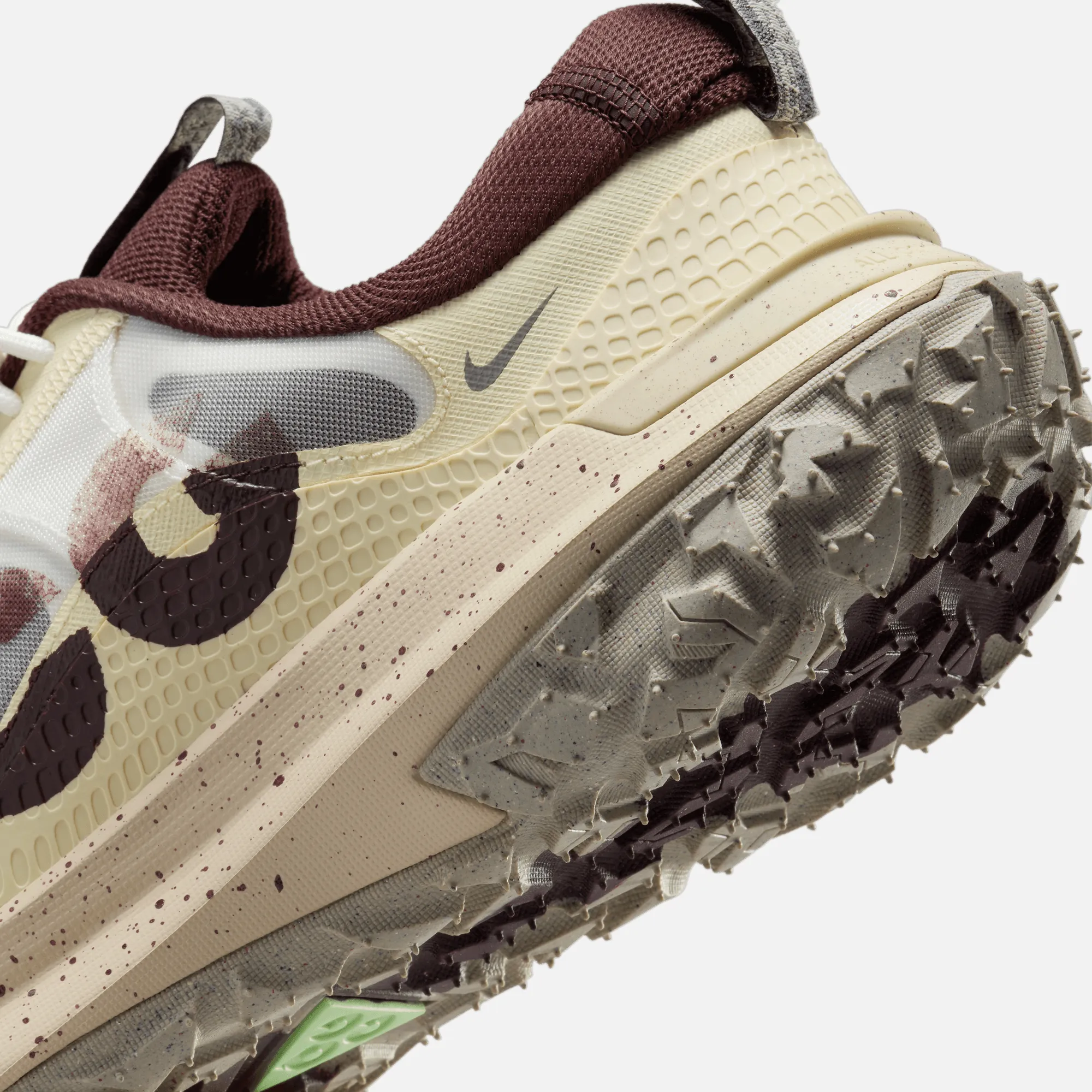 Nike ACG Mountain Fly 2 Low Sail Earth Sanddrift