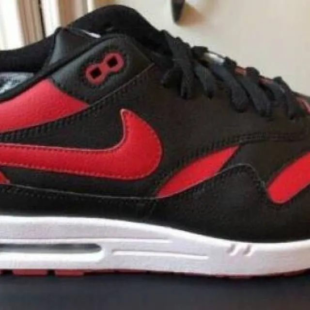 Nike Air Max 1 NikeID Retro Bred Banned Jordan Varsity R...